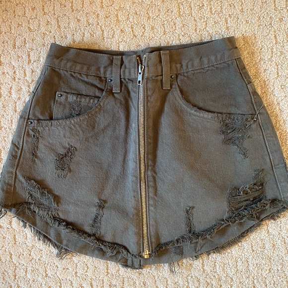 LF carmar olive green distressed zipup skirt - Picture 1 of 3